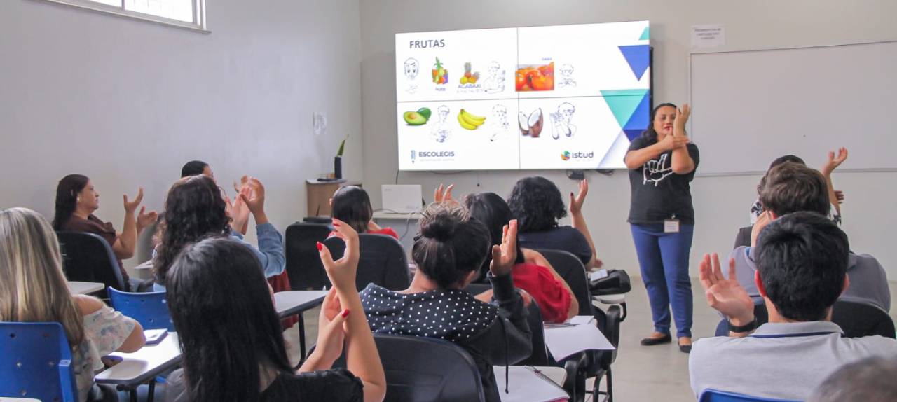 No momento, você está visualizando Assembleia Legislativa destaca atuação de professores e reforça compromisso com políticas educacionais