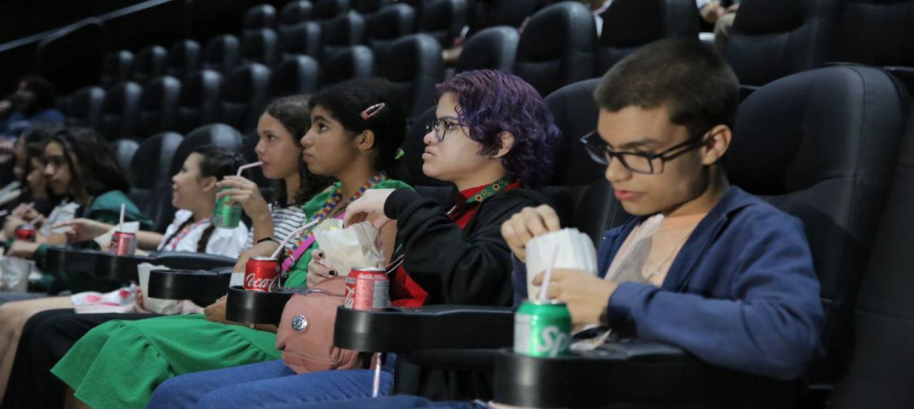 No momento, você está visualizando Integrantes do TEAMARR participam de sessão de cinema nesta quarta-feira