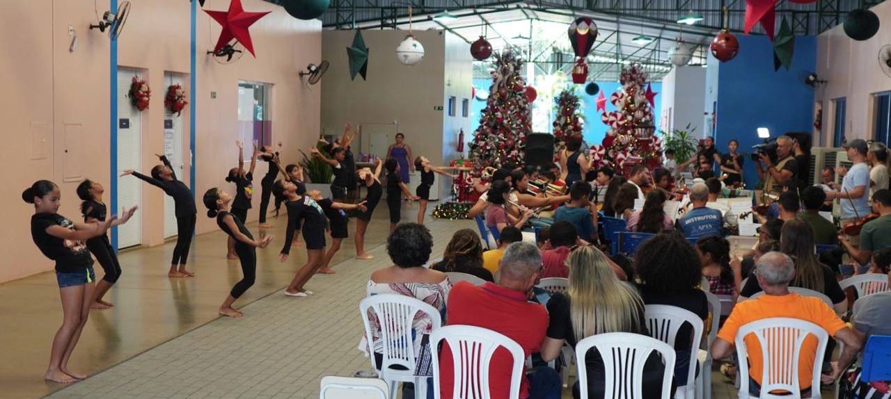 No momento, você está visualizando CCJuv reúne elenco do espetáculo de Natal “Árvore de Esperança”