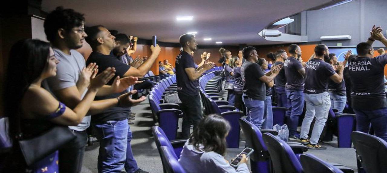 No momento, você está visualizando Deputados aprovam projeto que aumenta o efetivo para 900 cargos