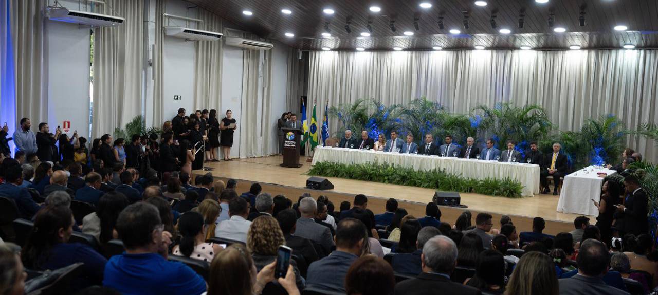 No momento, você está visualizando Deputados prestigiam posse de Mecias de Jesus no Tribunal de Contas de Roraima