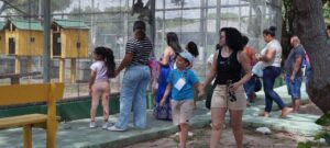 Leia mais sobre o artigo Turistea leva crianças do Teamarr a visita guiada no zoológico do 7º BIS