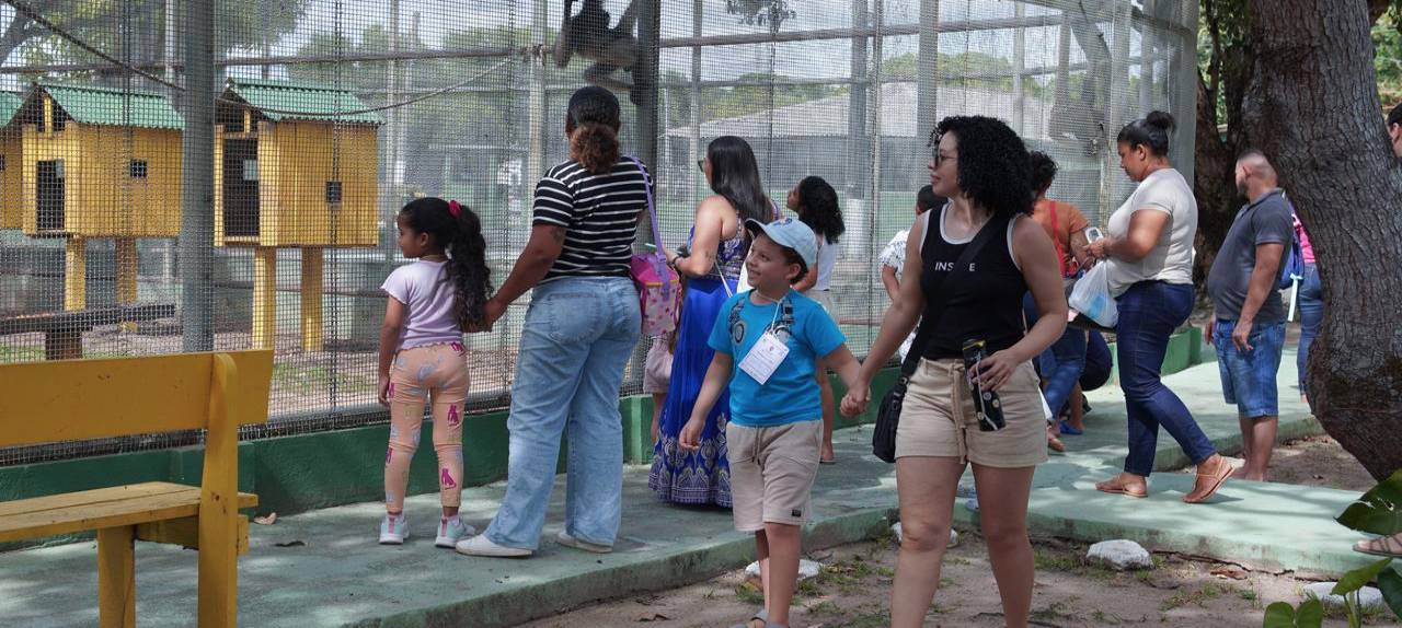 No momento, você está visualizando Turistea leva crianças do Teamarr a visita guiada no zoológico do 7º BIS