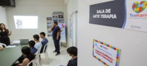 Leia mais sobre o artigo Adolescentes do Teamarr participam de palestra sobre uso consciente das redes sociais