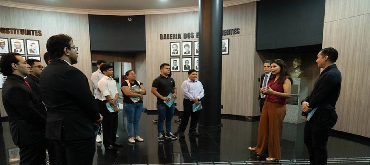 No momento, você está visualizando Acadêmicos de direito vivenciam o funcionamento do Legislativo estadual